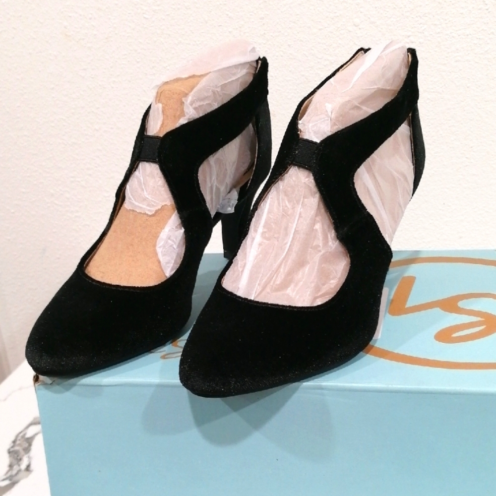 Life Stride Black Heels with Criss-Cross Straps